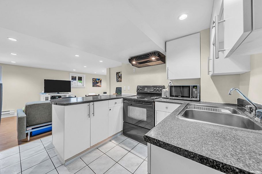 3335 Church Street Vancouver, BC - 21
