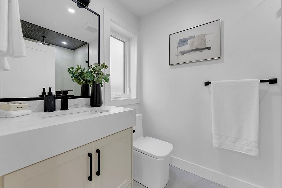 2 2888 E 6th Avenue Vancouver, BC - 25