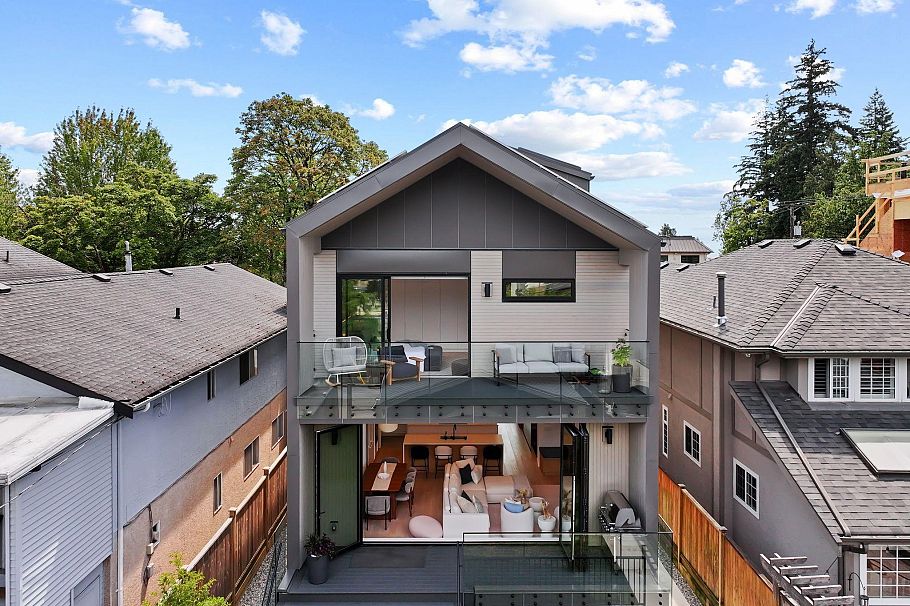 2987 W 40th Avenue Vancouver, BC - 2