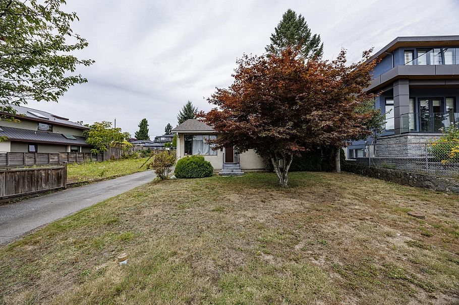446 E 16th Street North Vancouver, BC - 17