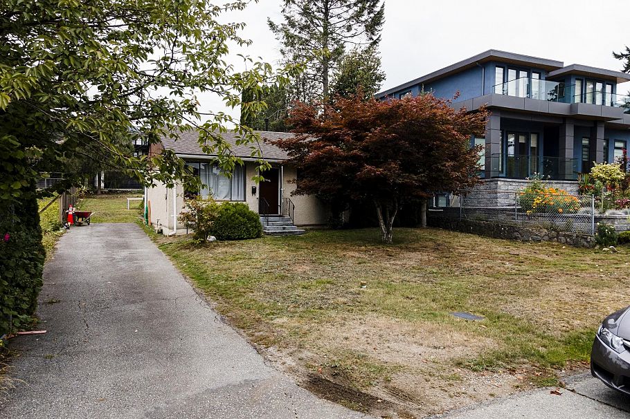 446 E 16th Street North Vancouver, BC - 19