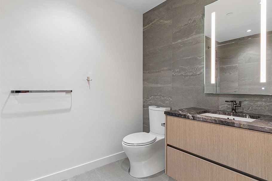 302 777 Harbour Way North Vancouver, BC - 8