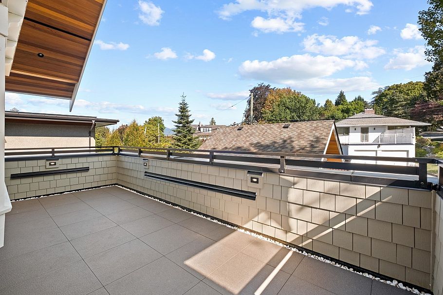 2051 W King Edward Avenue Vancouver, BC - 19