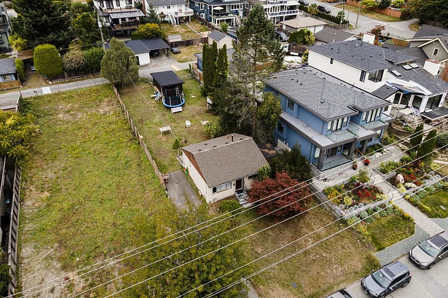 446 E 16th Street North Vancouver, BC - 9