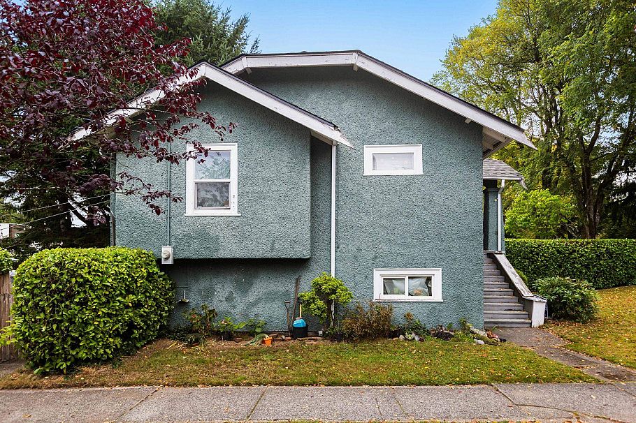 3895 W 20th Avenue Vancouver, BC - 2