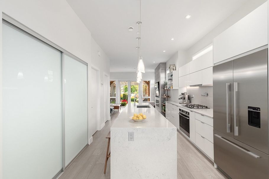 220 E 40th Avenue Vancouver, BC - 6