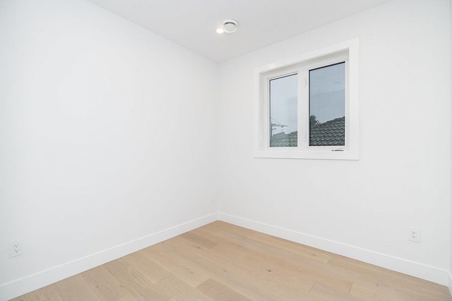 2 2753 Nanaimo Street Vancouver, BC - 14