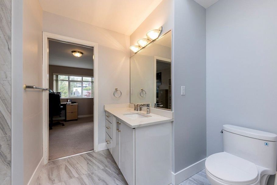 449 E 16th Street North Vancouver, BC - 22
