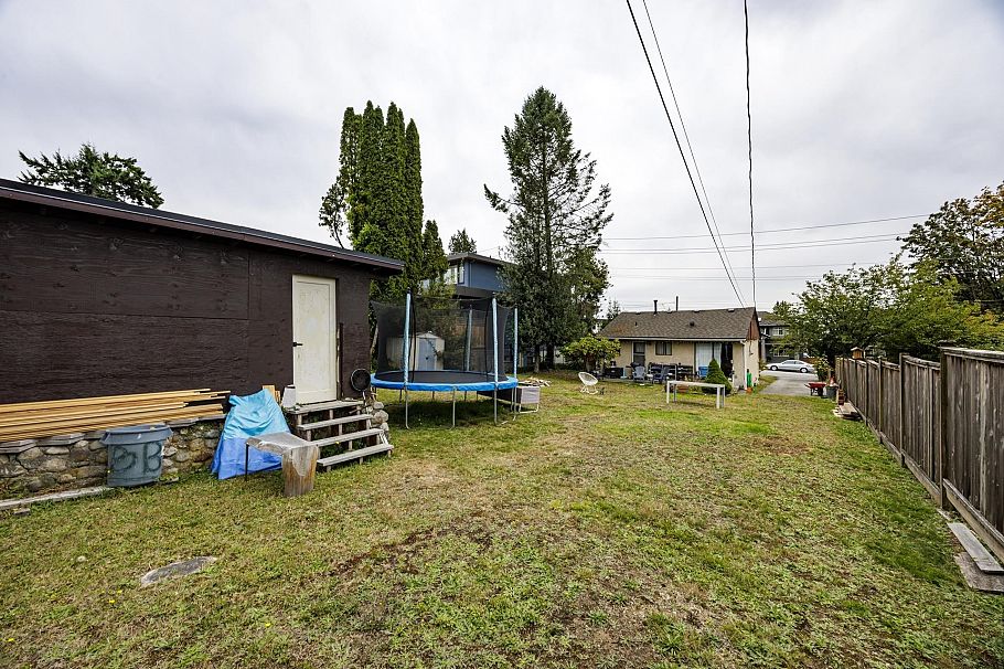 446 E 16th Street North Vancouver, BC - 11