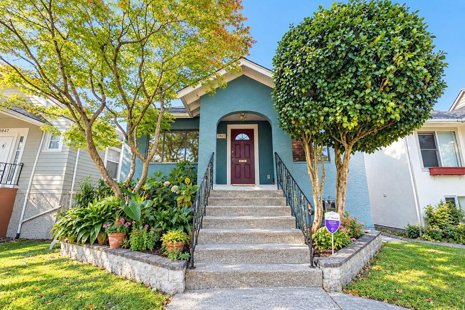 3841 W 23rd Avenue Vancouver, BC - 1