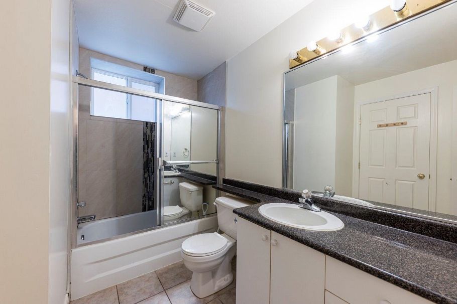 449 E 16th Street North Vancouver, BC - 31