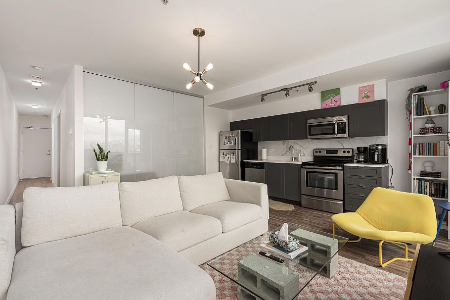 208 2511 Quebec Street Vancouver, BC - 5