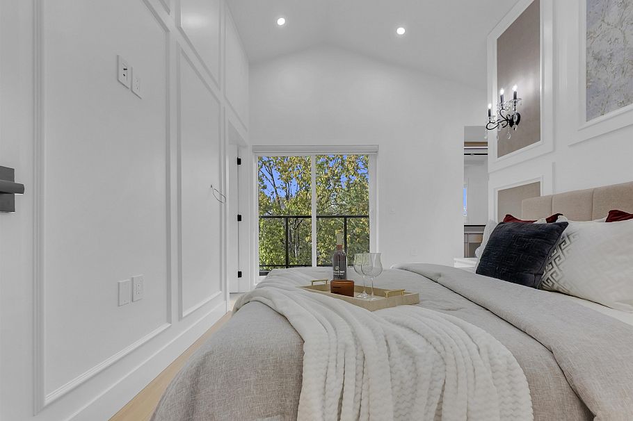 1 2888 E 6th Avenue Vancouver, BC - 4