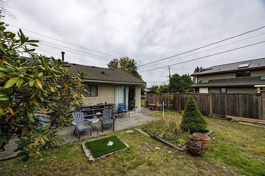 446 E 16th Street North Vancouver, BC - 3