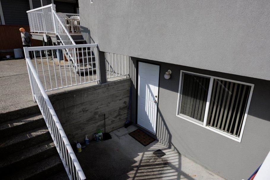 449 E 16th Street North Vancouver, BC - 33