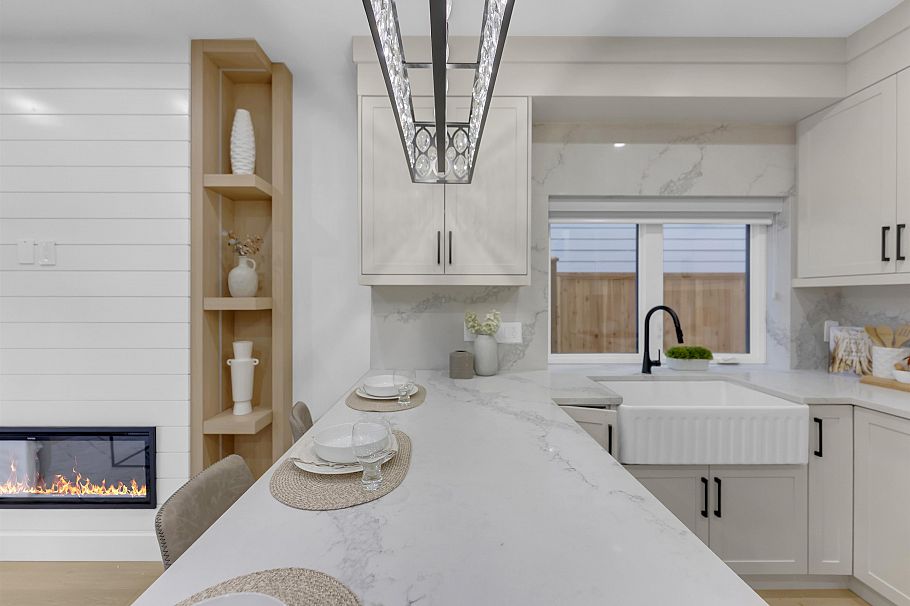 2 2888 E 6th Avenue Vancouver, BC - 1