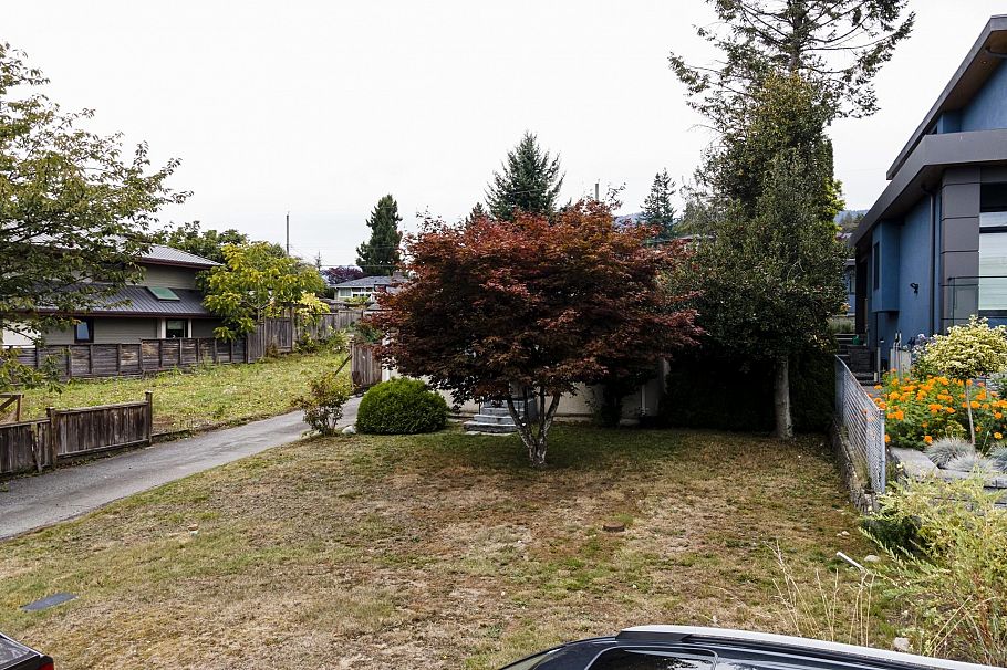 446 E 16th Street North Vancouver, BC - 25