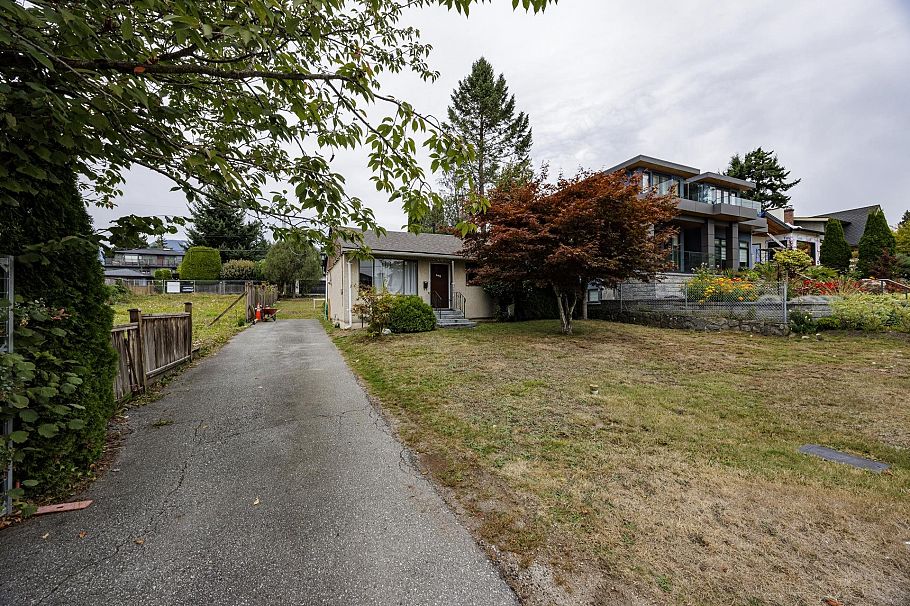 446 E 16th Street North Vancouver, BC - 18