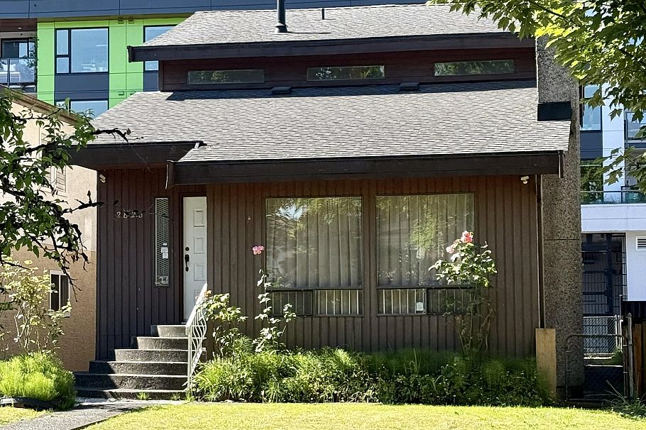 2826 Franklin Street Vancouver, BC - 1