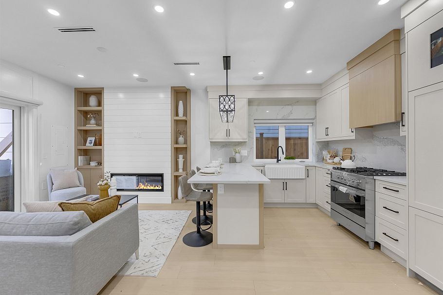 2 2888 E 6th Avenue Vancouver, BC - 2