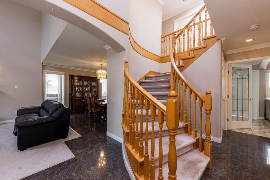449 E 16th Street North Vancouver, BC - 3