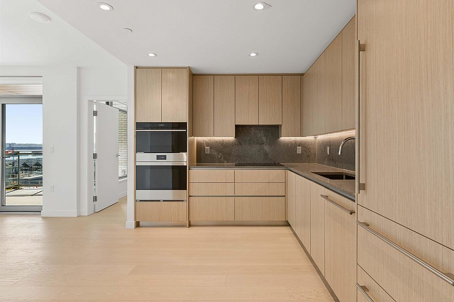 302 777 Harbour Way North Vancouver, BC - 11