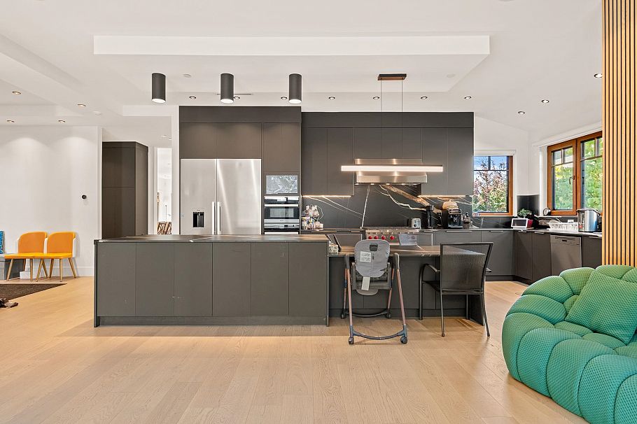 2051 W King Edward Avenue Vancouver, BC - 10