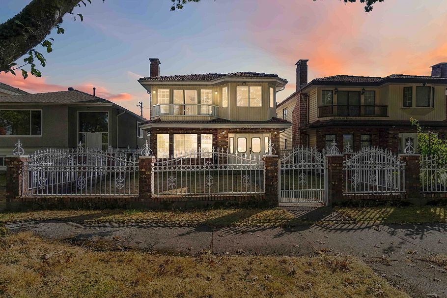 2168 E 27th Avenue Vancouver, BC - 1