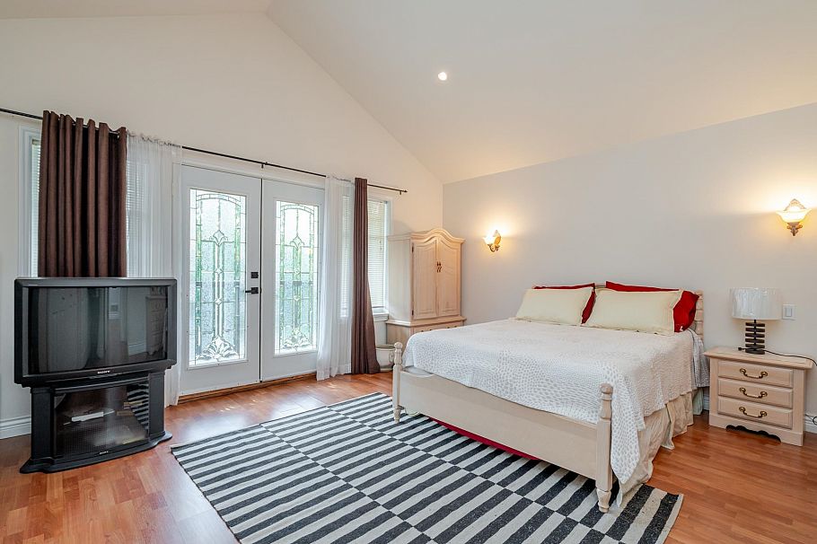 1546 E 2nd Avenue Vancouver, BC - 25