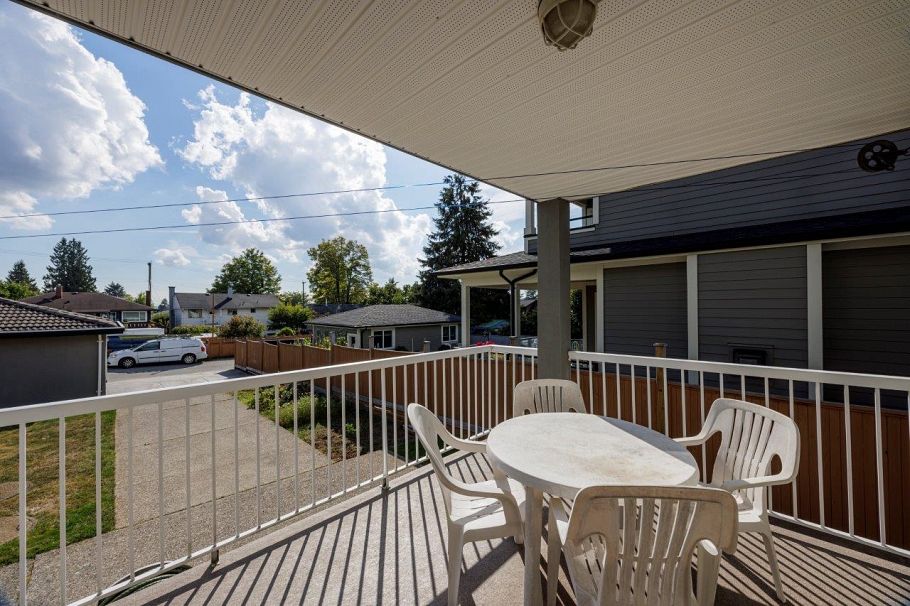 449 E 16th Street North Vancouver, BC - 16