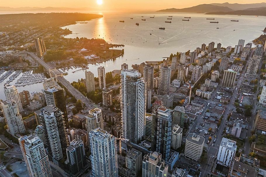 5602 1289 Hornby Street Vancouver, BC - 1