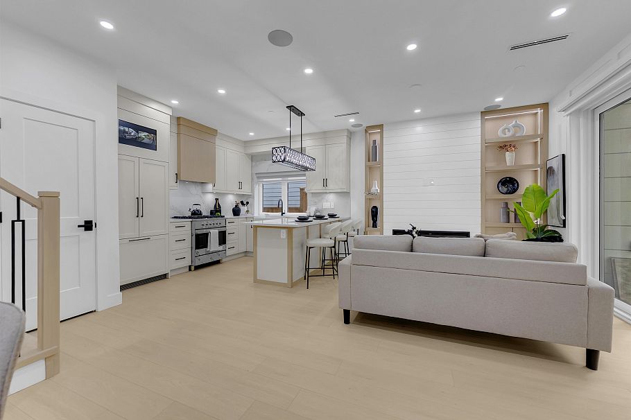 1 2888 E 6th Avenue Vancouver, BC - 7