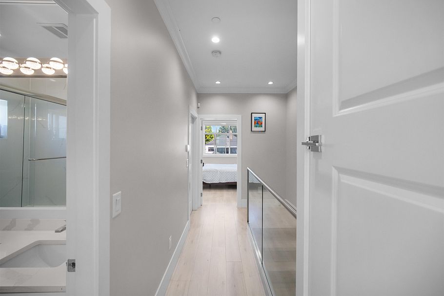 1475 E 55th Avenue Vancouver, BC - 14