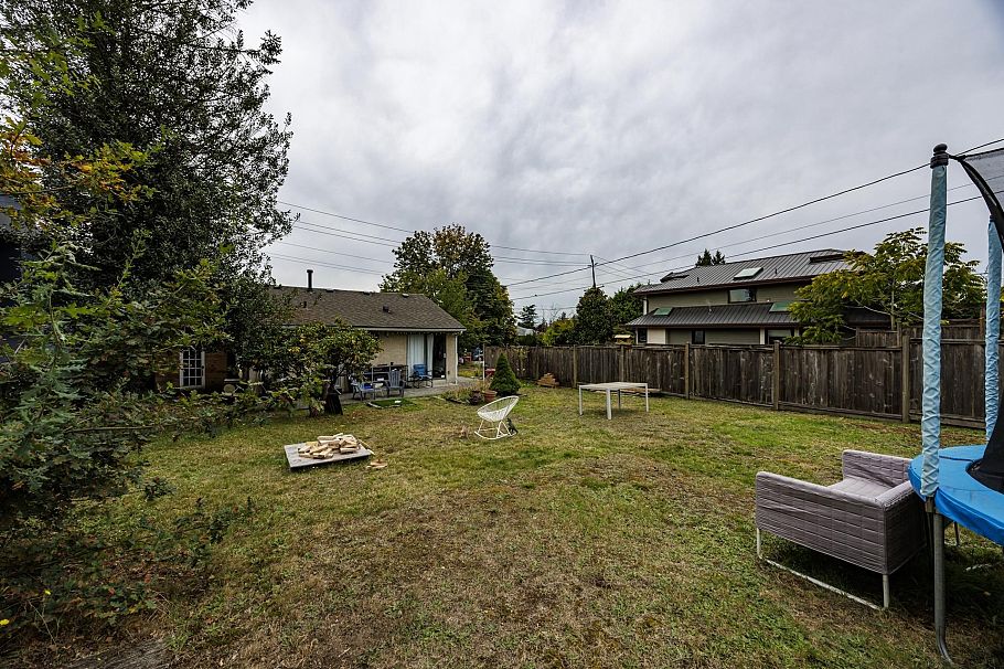 446 E 16th Street North Vancouver, BC - 12