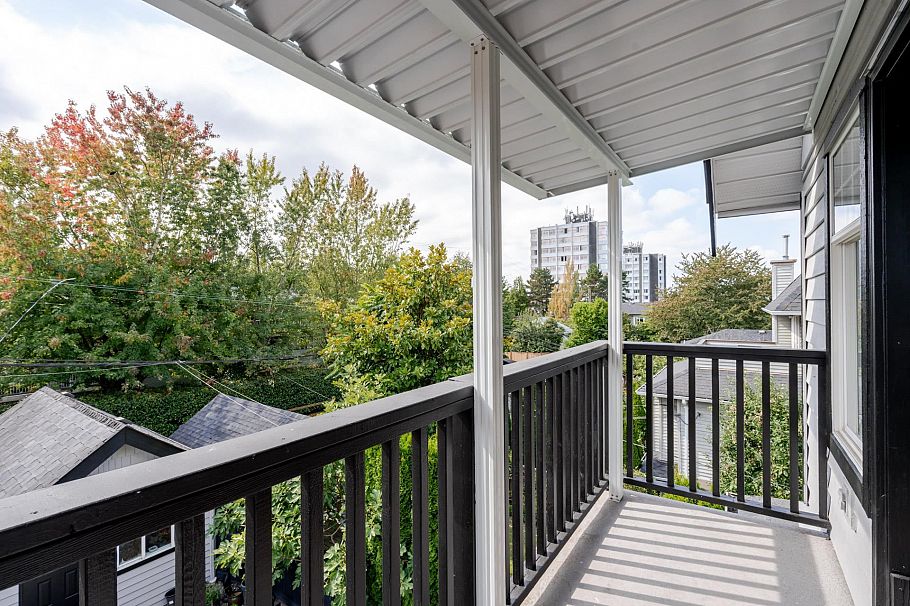 1546 E 2nd Avenue Vancouver, BC - 35