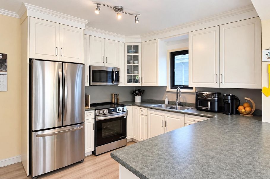 3841 W 23rd Avenue Vancouver, BC - 5