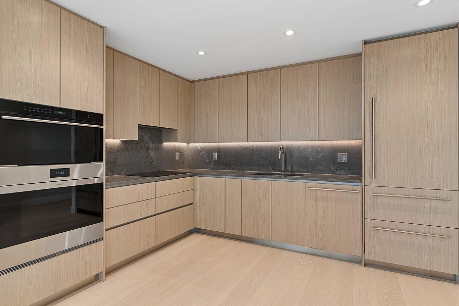 302 777 Harbour Way North Vancouver, BC - 12