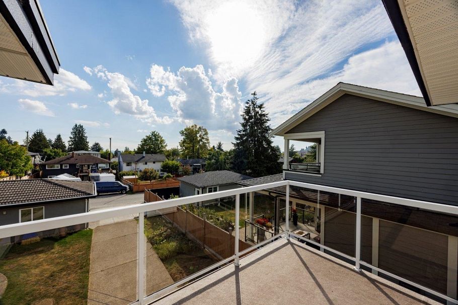 449 E 16th Street North Vancouver, BC - 25