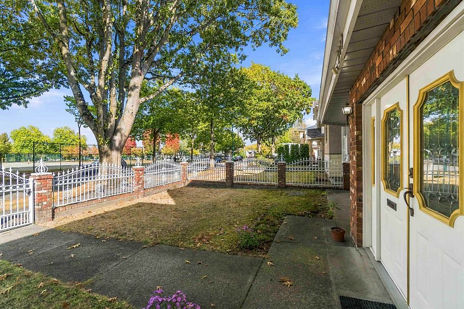 2168 E 27th Avenue Vancouver, BC - 2
