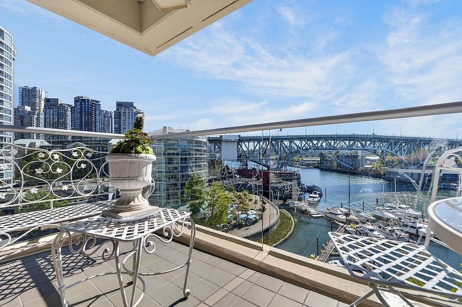 804 1600 Hornby Street Vancouver, BC - 2