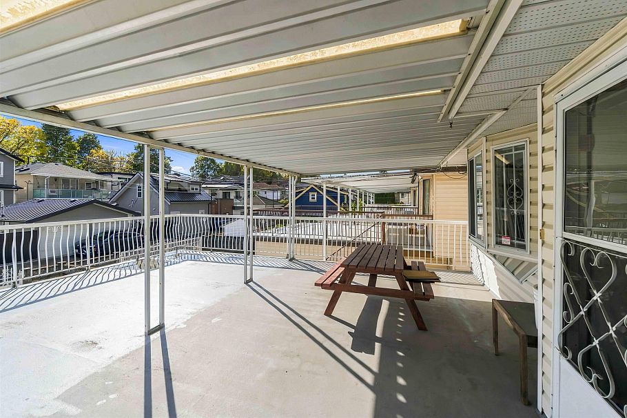 2168 E 27th Avenue Vancouver, BC - 38