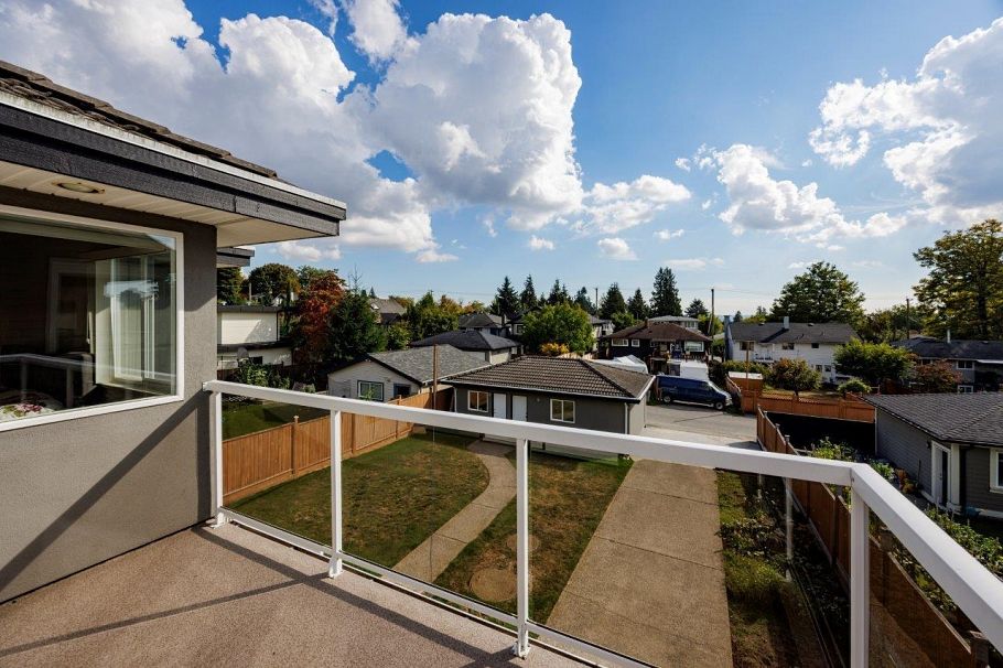 449 E 16th Street North Vancouver, BC - 26