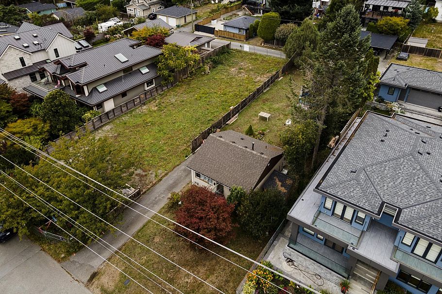 446 E 16th Street North Vancouver, BC - 22