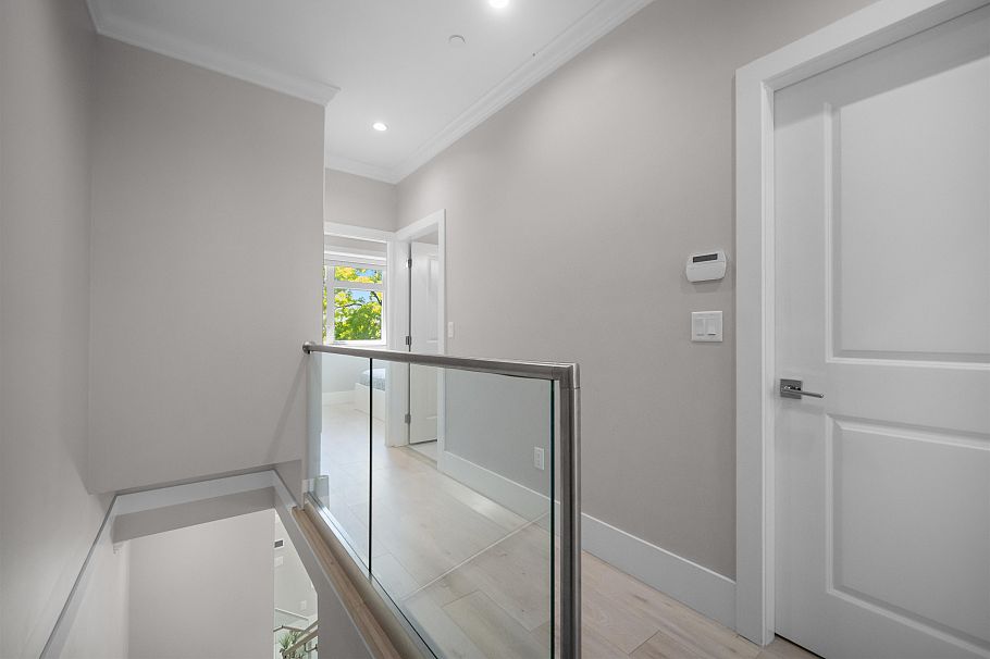 1475 E 55th Avenue Vancouver, BC - 15