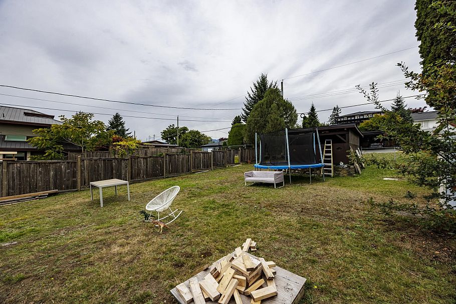 446 E 16th Street North Vancouver, BC - 27