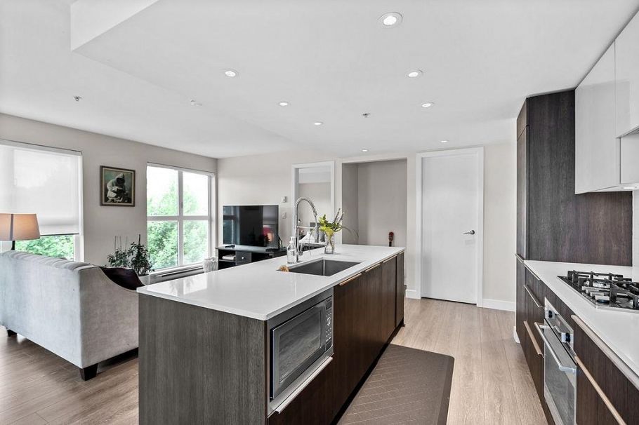 324 1588 E Hastings Street Vancouver, BC - 3