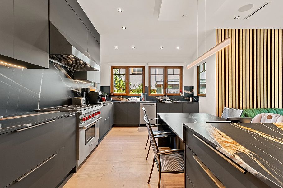 2051 W King Edward Avenue Vancouver, BC - 11
