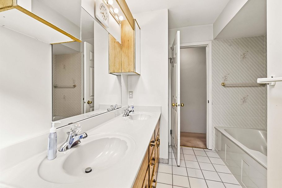 2168 E 27th Avenue Vancouver, BC - 32