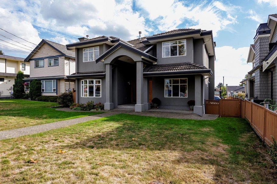 449 E 16th Street North Vancouver, BC - 2