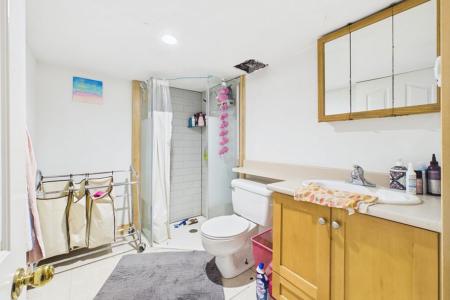 4605 Rupert Street Vancouver, BC - 4